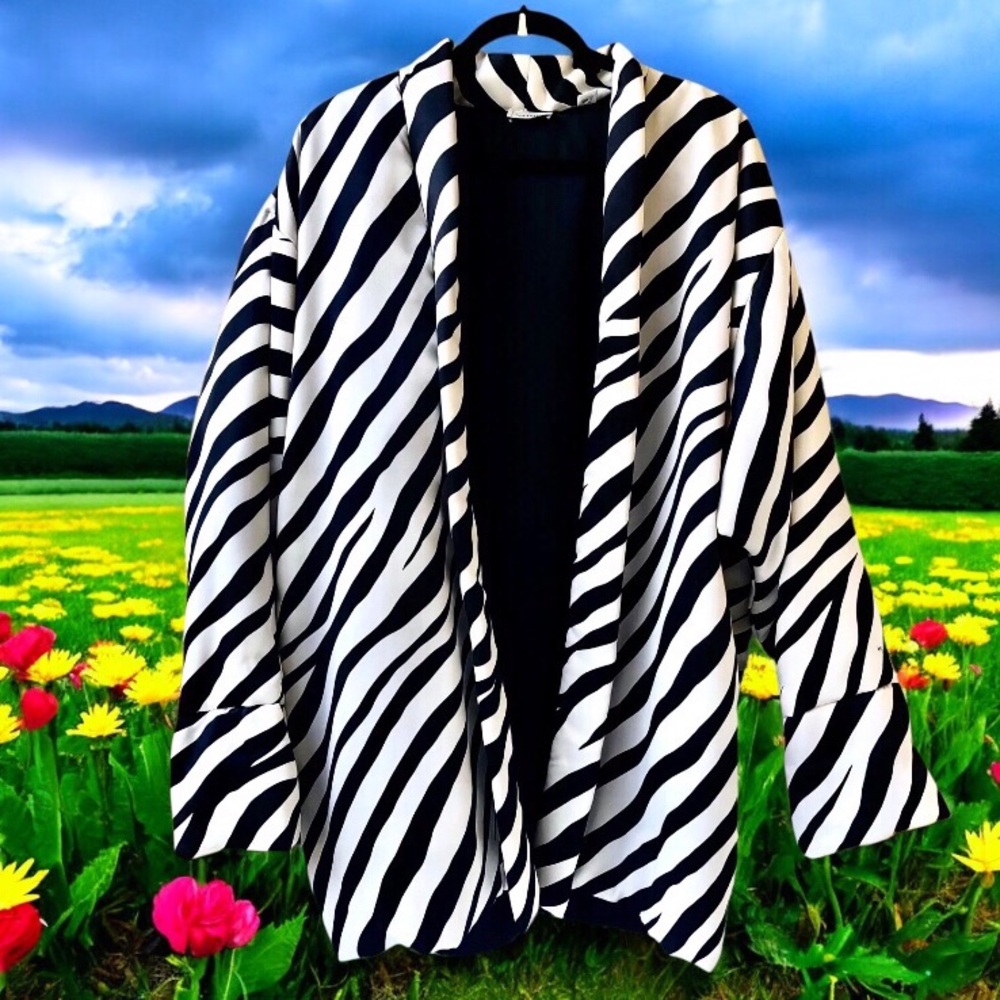 Natori Vintage 90's Jacket PUFFY Coat Lined Black & White Pockets Zebra Print
